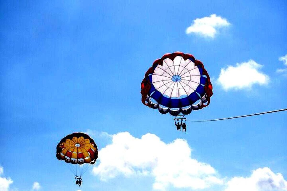 dos grans estels volant al cel