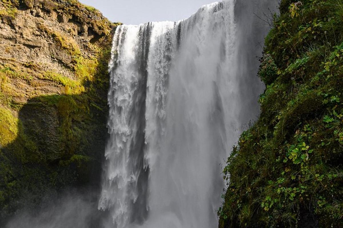 foss á fjallshlíð