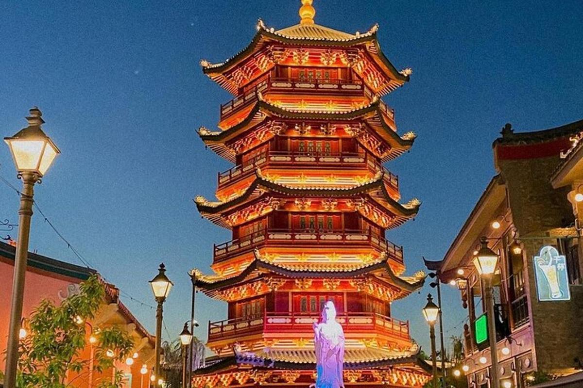一座高塔，塔前站着一名女子