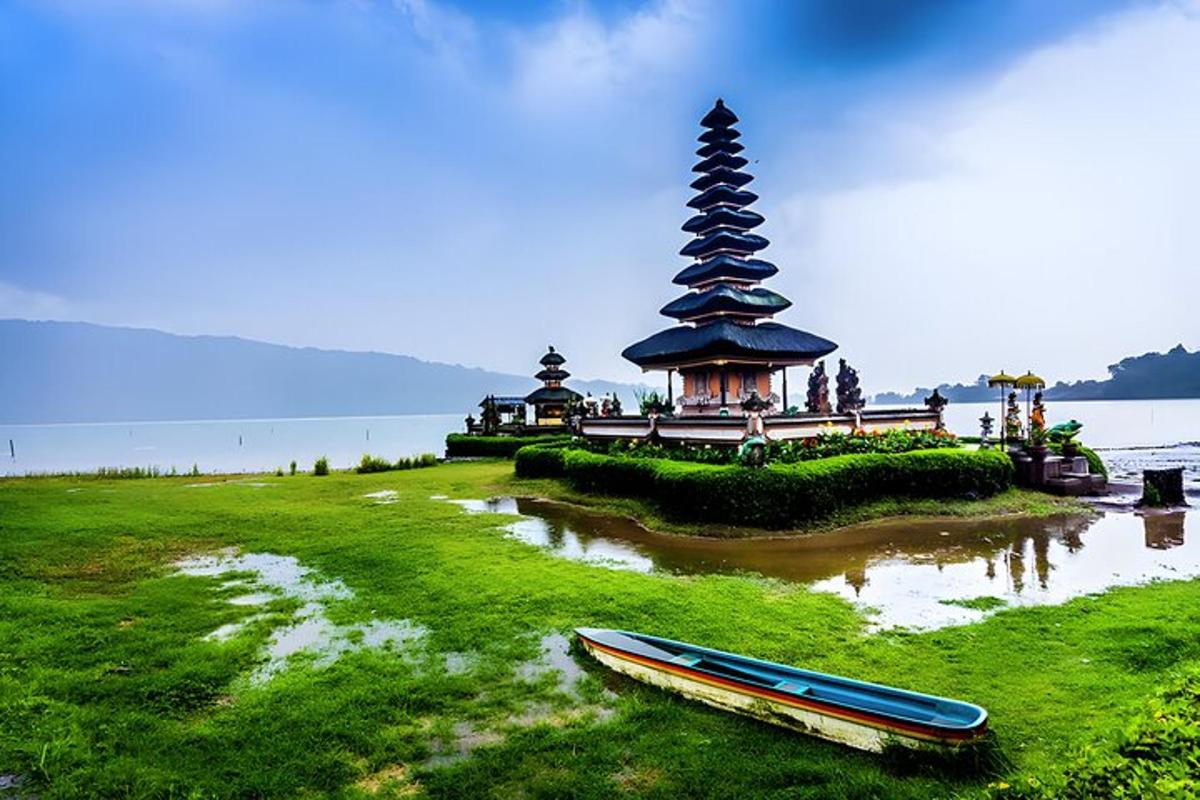 bot duduk di atas rumput di sebelah pagoda
