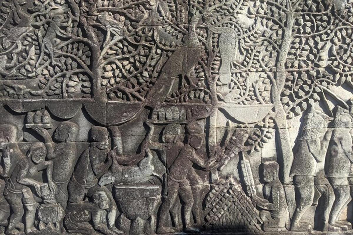 relief dewa di dinding