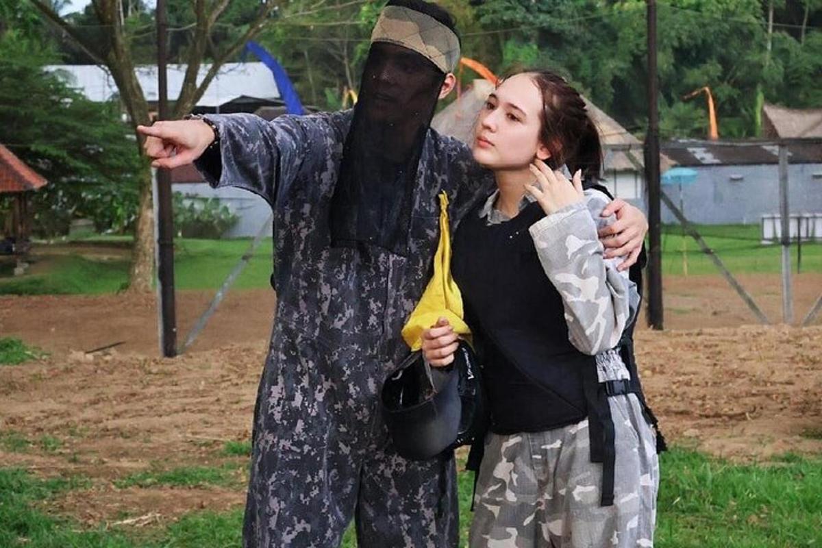 muž a žena stojící vedle sebe