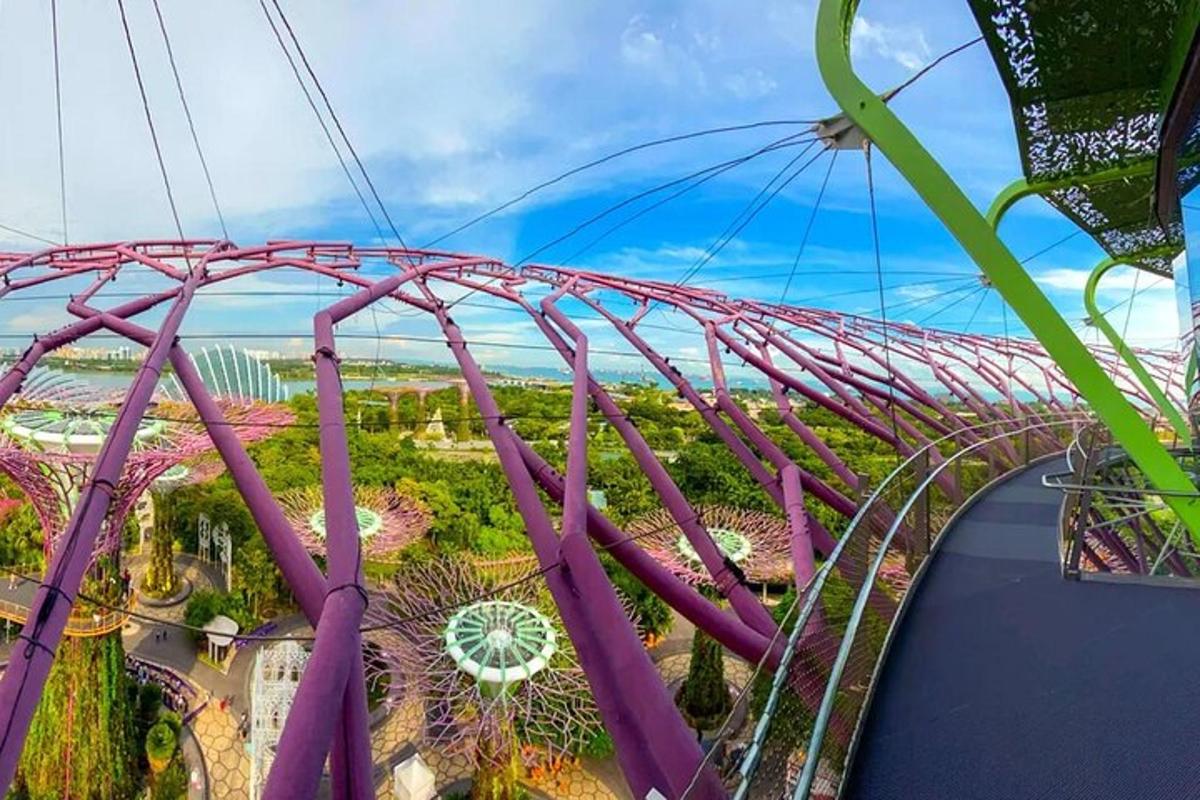 roller coaster kosong di taman hiburan