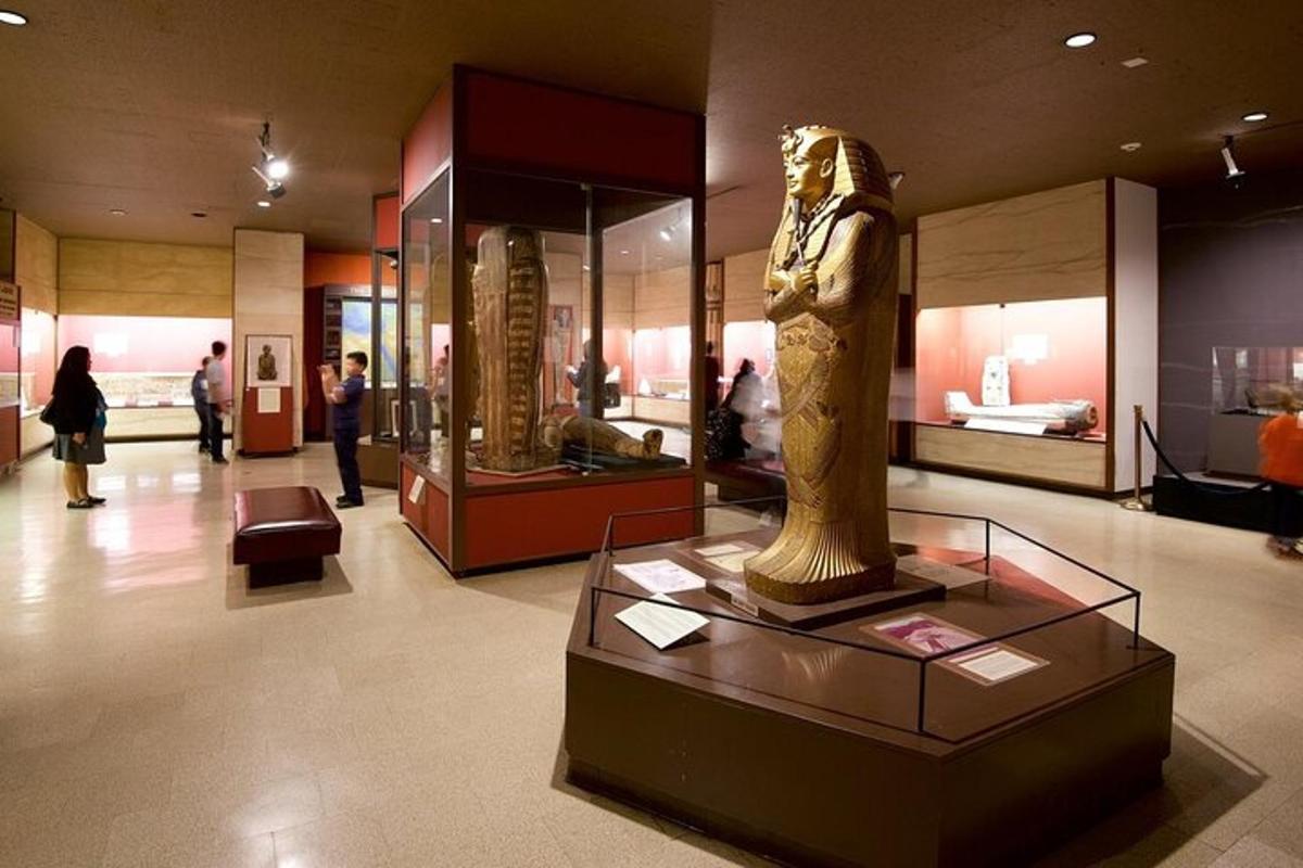 patung wanita di muzium