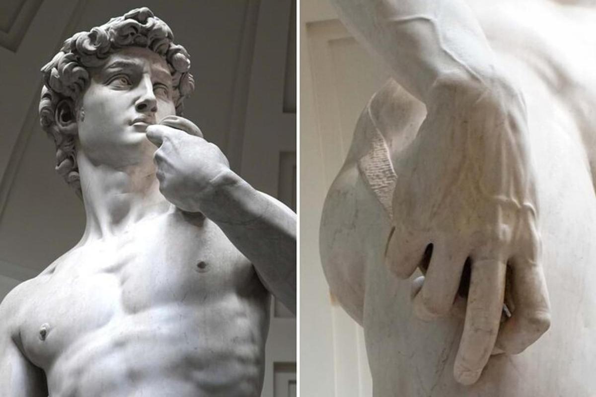 eine Statue eines Mannes, der seine Zähne putzt