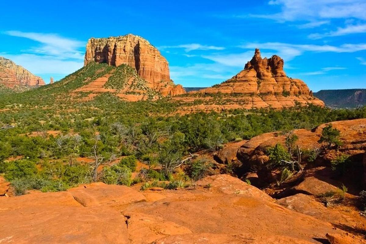 una vista delle rocce rosse nel deserto