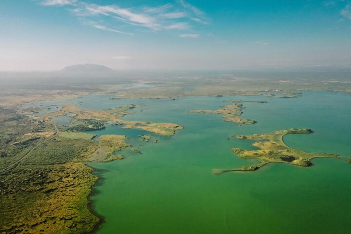 zračni pogled na veliko vodno telo