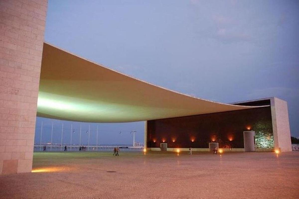 a view of a building with a large