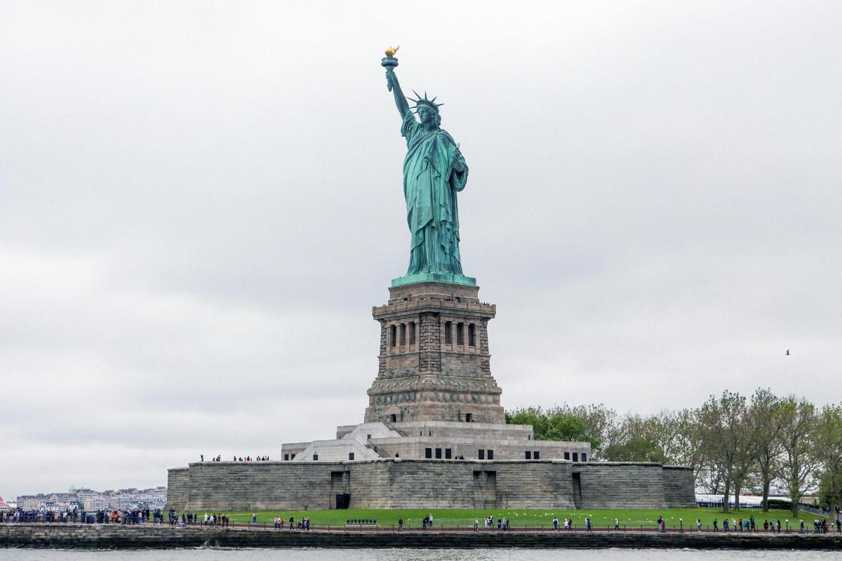 un'immagine della statua della libertà