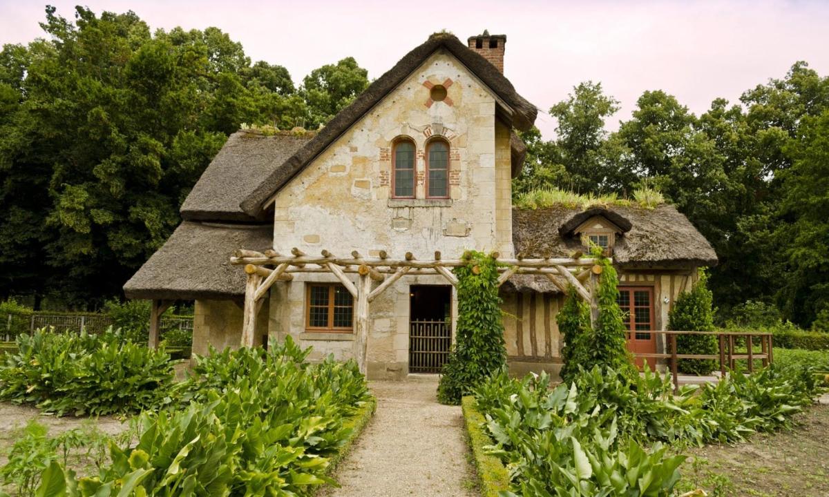 an old house in the garden