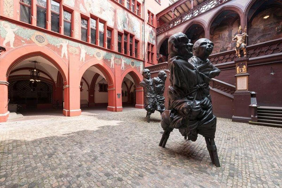 a statue of two people standing in front of a building