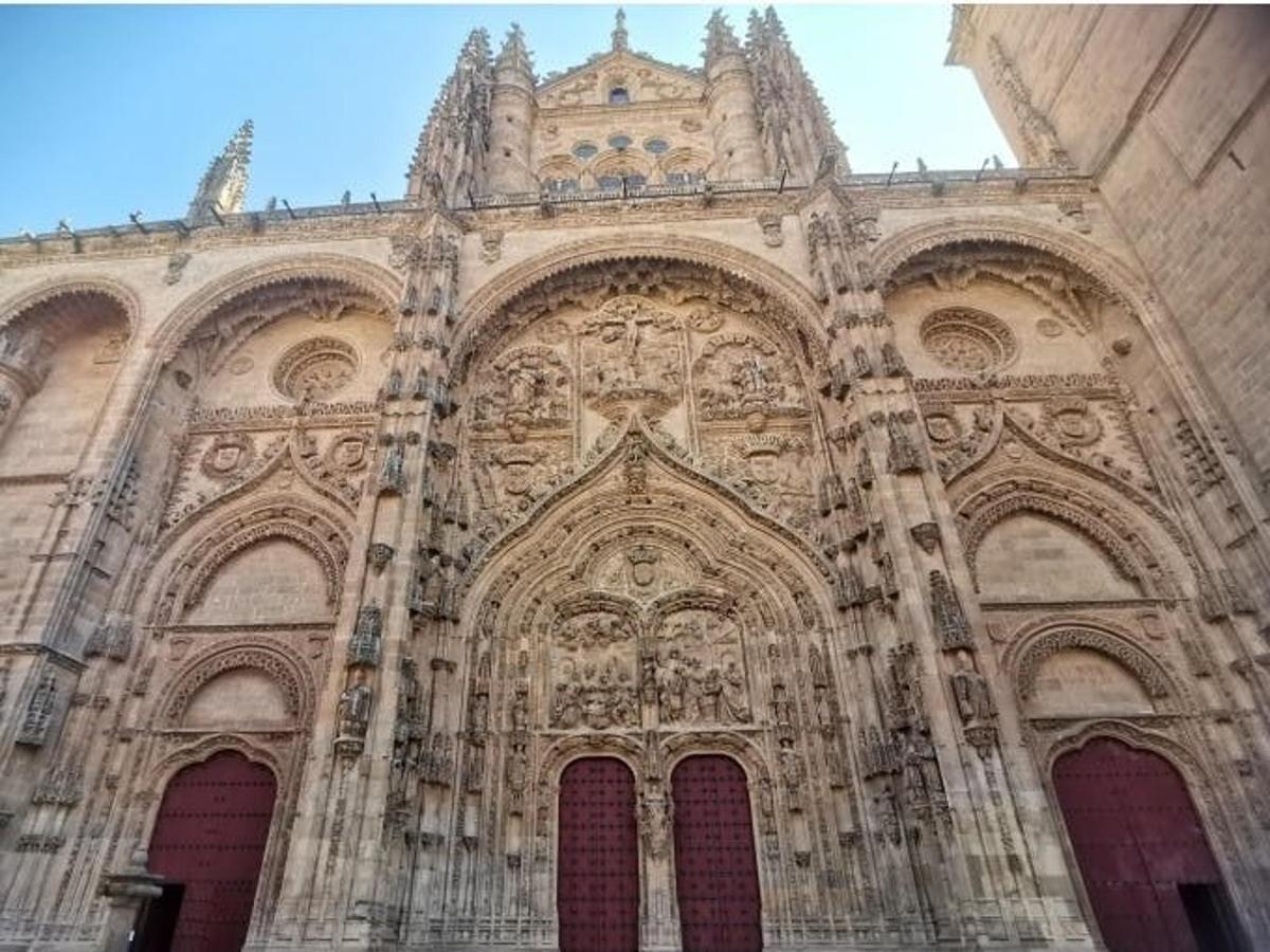 a large stone building with a large cathedral