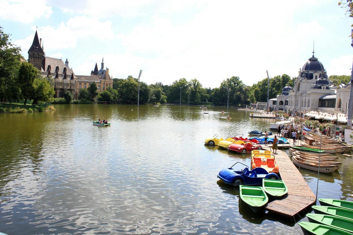 a group of boats are parked on a river