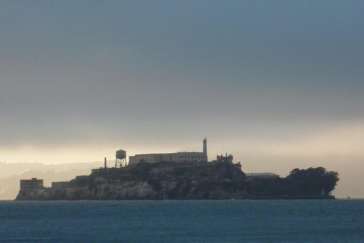 una illa al mig de l'aigua