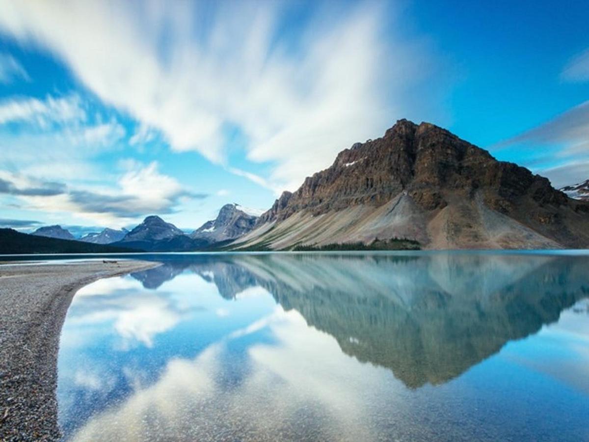 a mountain reflecting in a lake with its reflection