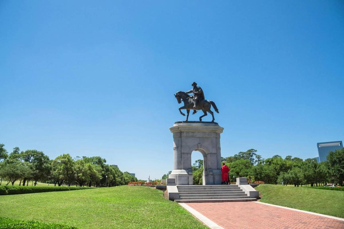 a statue of a man on a horse in a park