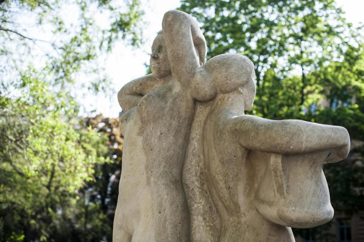 a statue of two people hugging each other