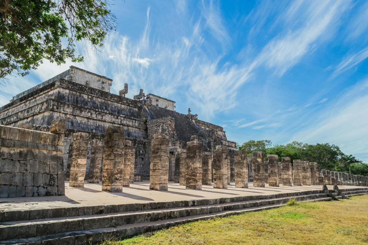 an image of the ruins of the mayan pyramid