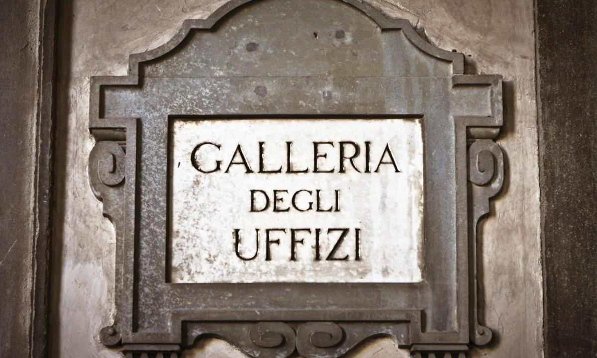 ein Schild an einer Wand mit der Aufschrift „Callemite Deell Ultra“