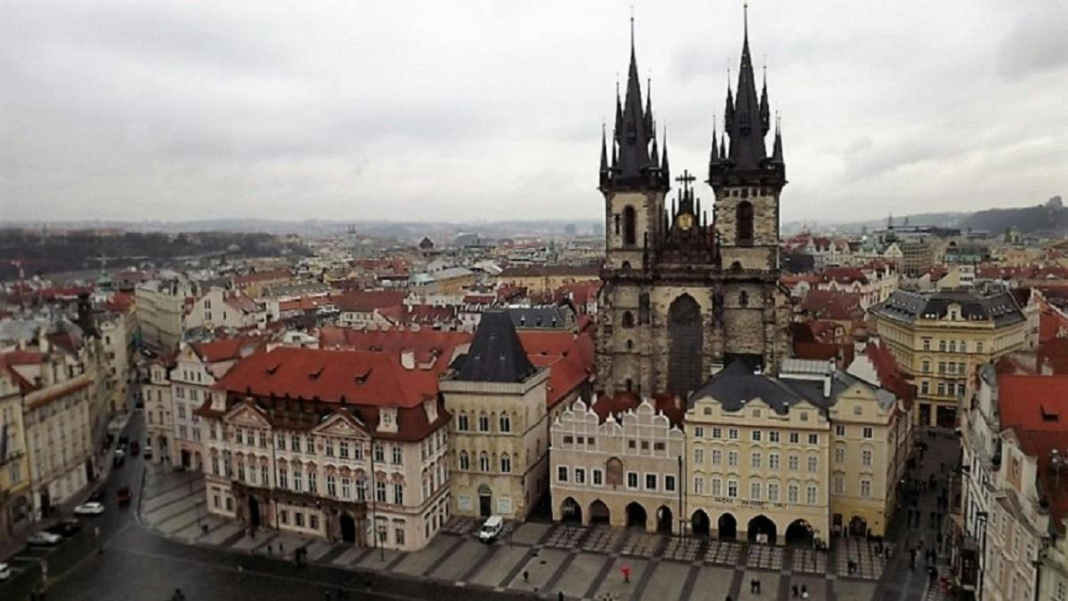 Letecký pohled na město s katedrálou