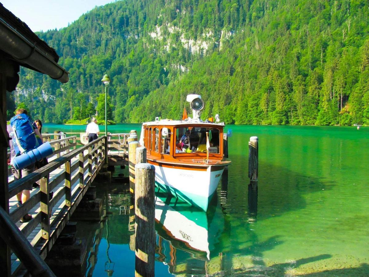 a boat is docked at a dock on a lake