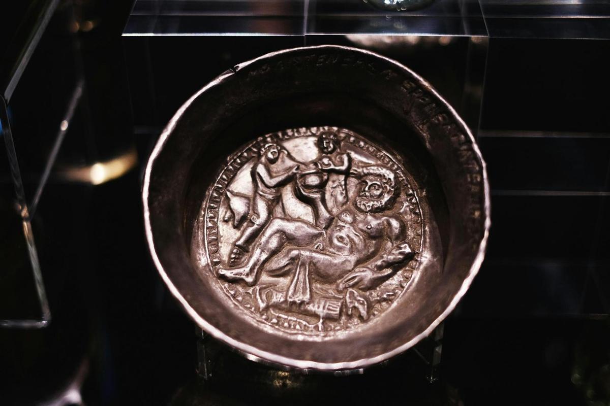 una moneda de plata amb la representació d'un home
