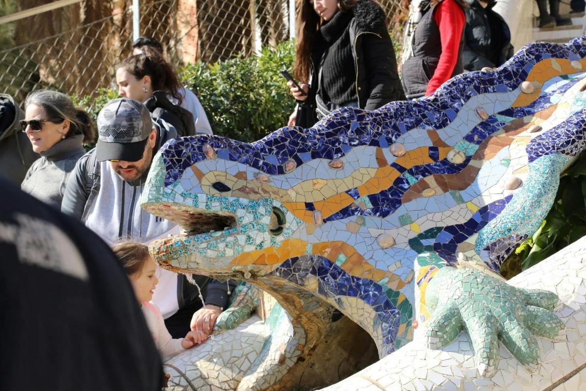 a mosaic horse sitting on top of a wall