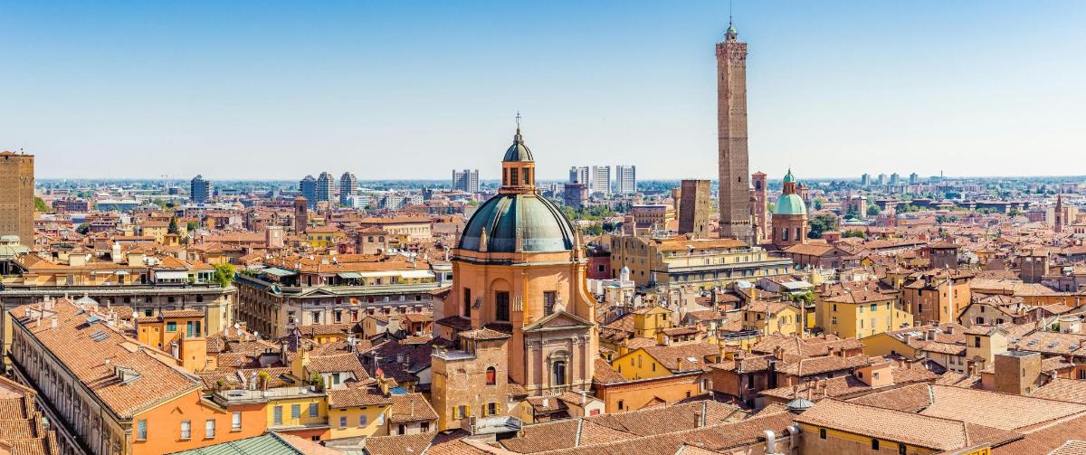 una vista aérea de una ciudad con edificios