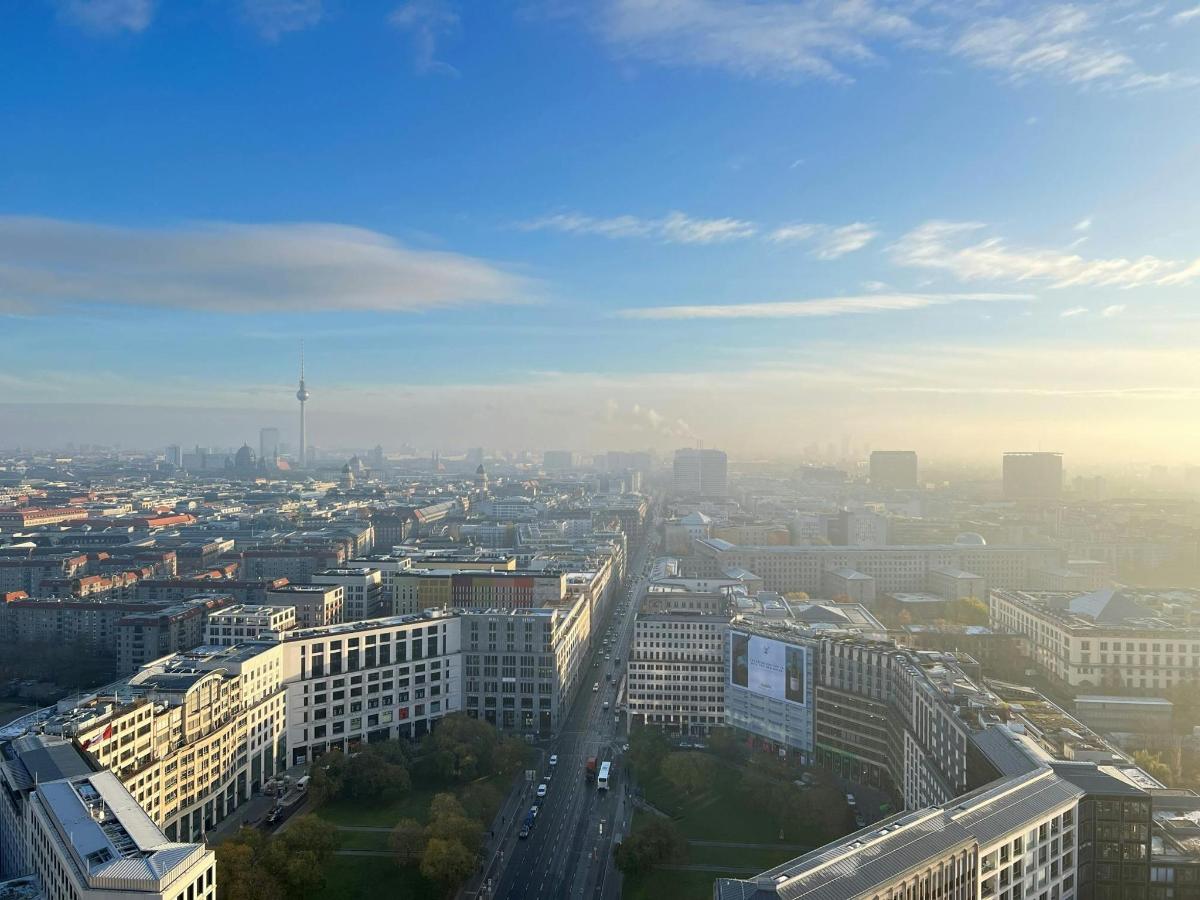 una vista aérea de una ciudad con edificios altos