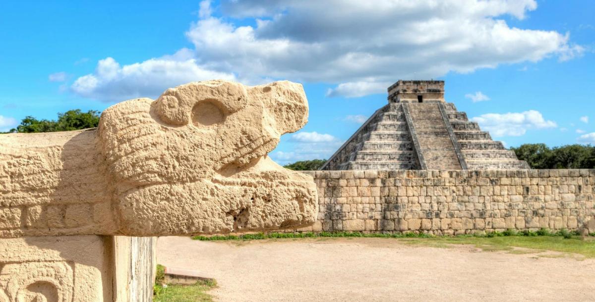 ein Blick auf die Ruinen der Maya-Pyramide