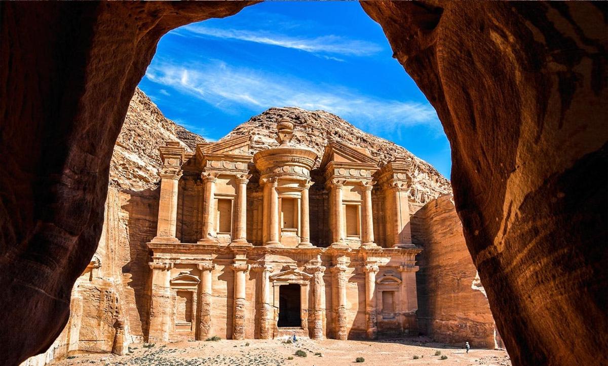 una vista della facciata dell'edificio