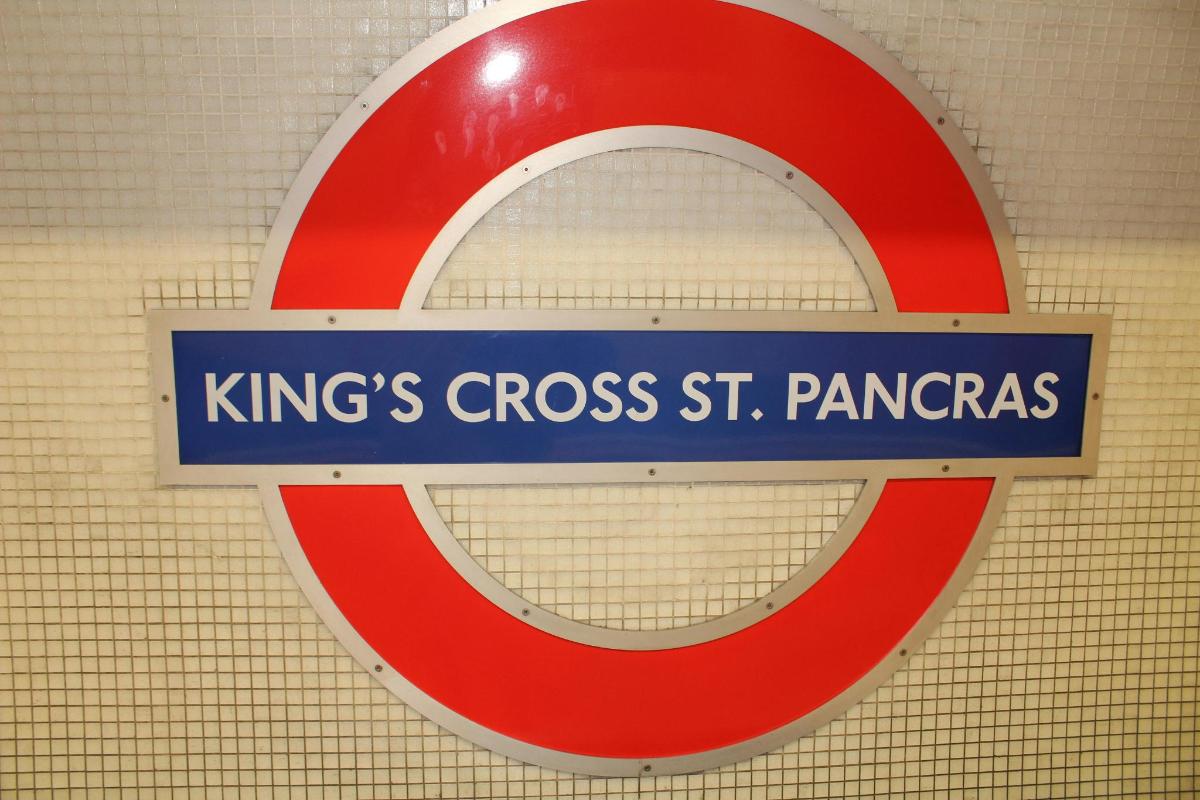 skilti sem segir Kings Cross St. Francis