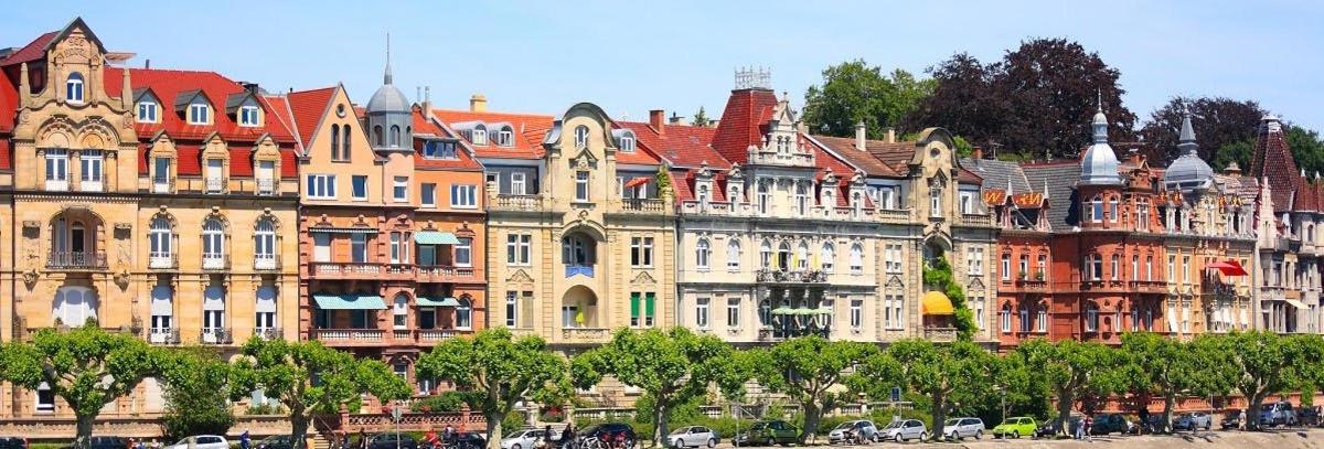 a large building with cars parked in front of it