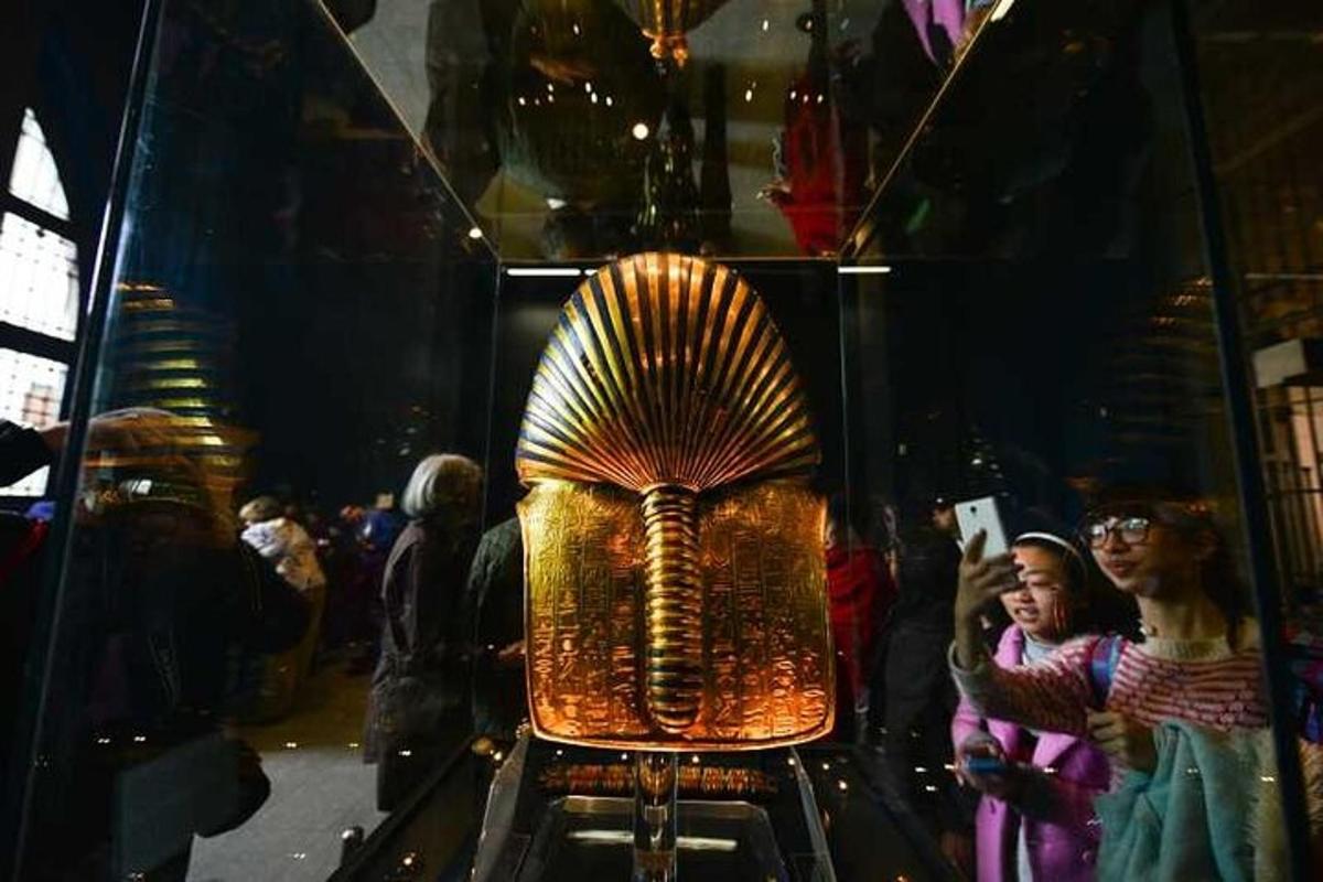 pameran muzium kepala dalam bekas kaca