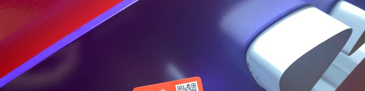 cận cảnh một chai có dán nhãn trên đó