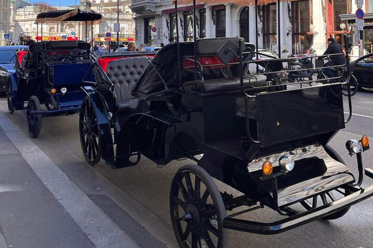 vana must auto pargitud tänava äärde