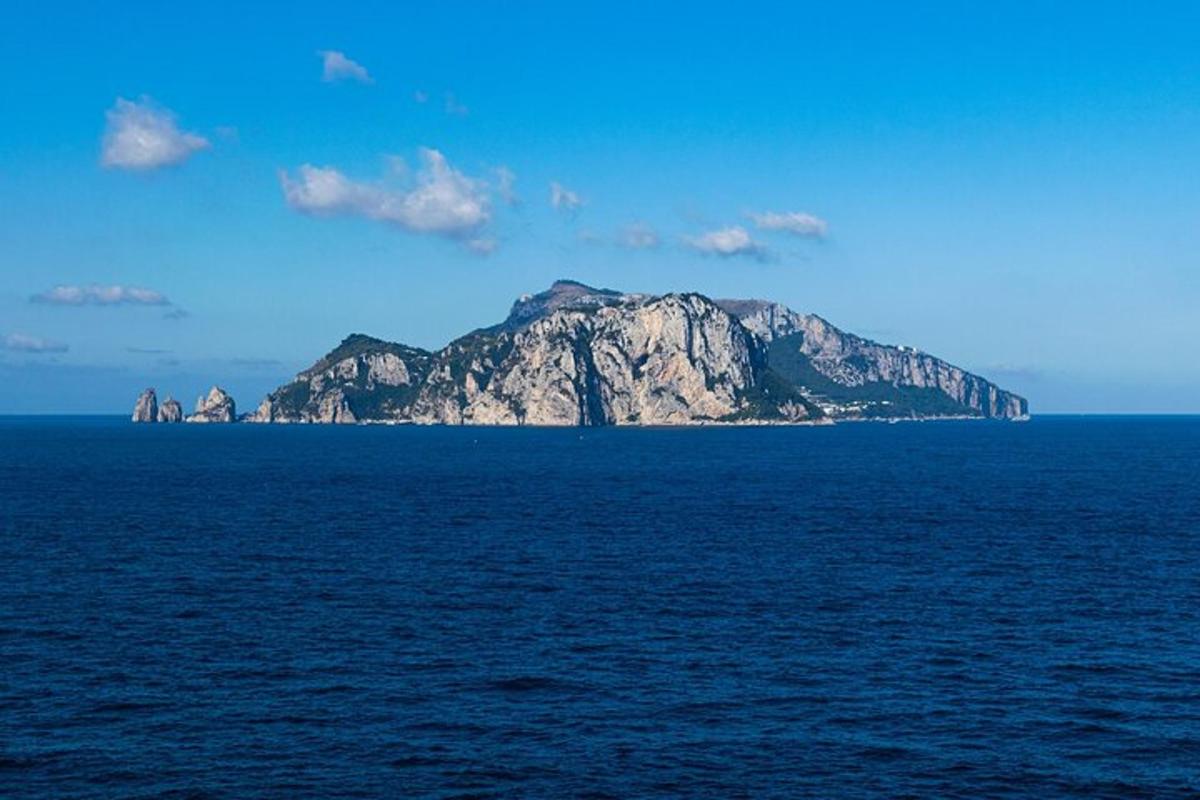 планина усред велике водене површине