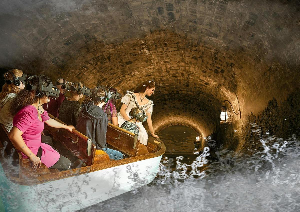 un grup de persones en un vaixell en un túnel