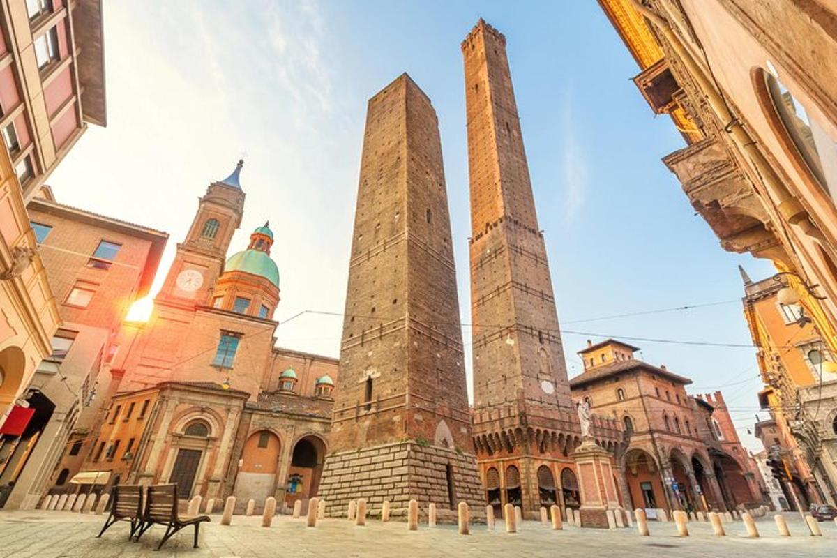 dues torres altes davant d'un edifici