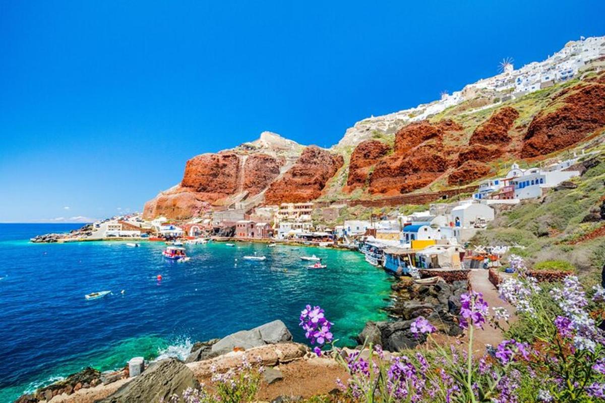 tanawin ng beach sa positano na may mga bulaklak