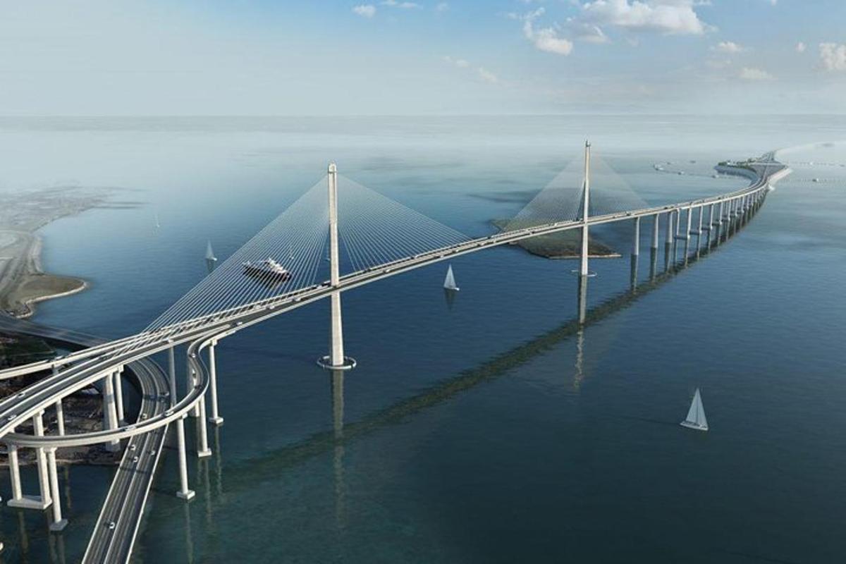 un ponte nell'acqua con barche nell'acqua