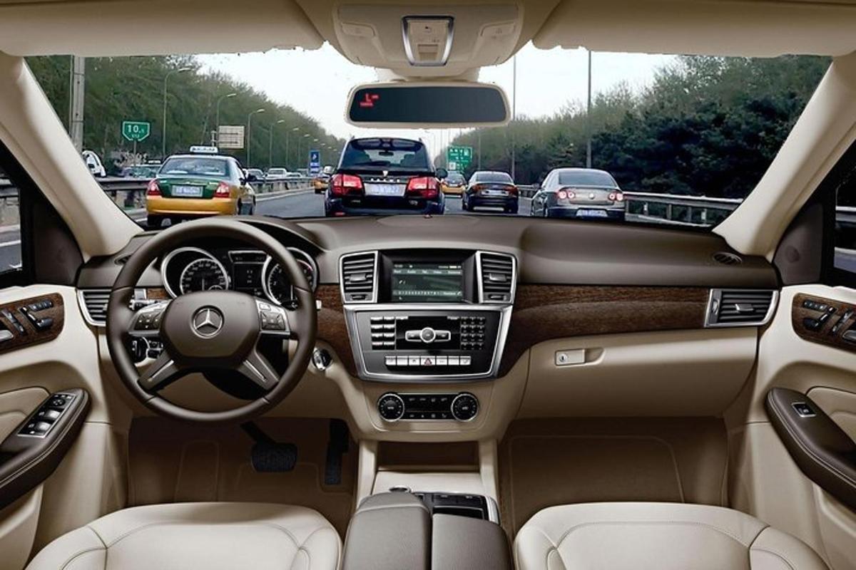 „Acedes Benz“ automobilio prietaisų skydelio vaizdas