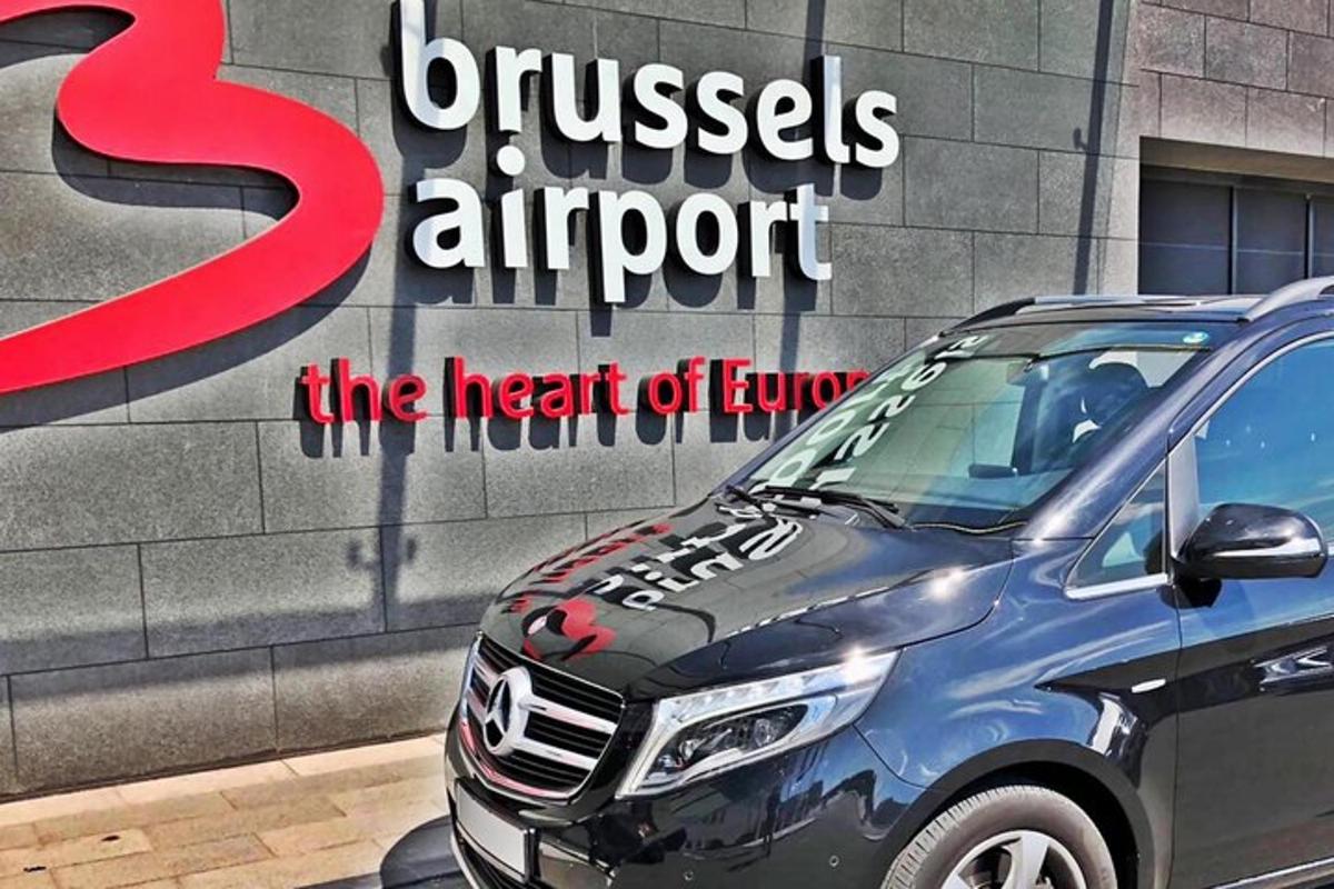 hoone ees pargitud auto