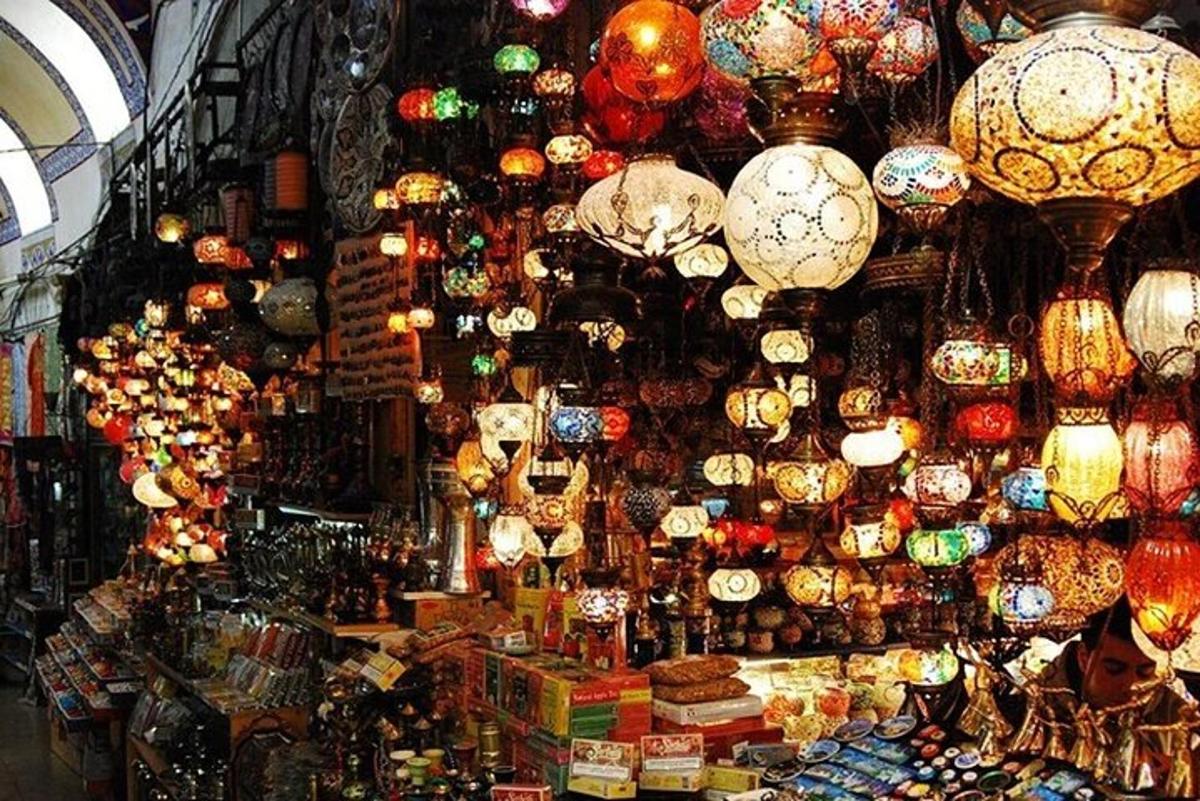 pood, mis on täis palju erinevaid lampe