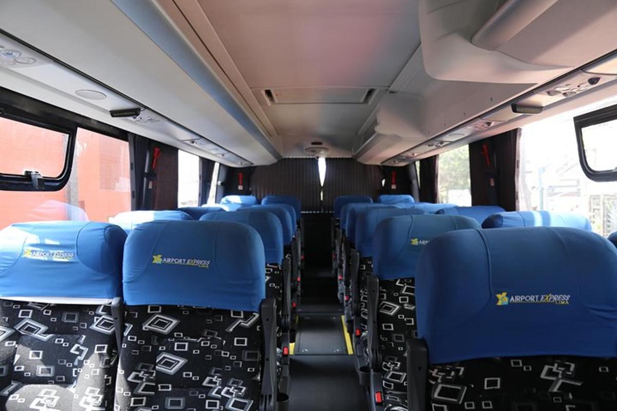 una vista dell'interno di un autobus