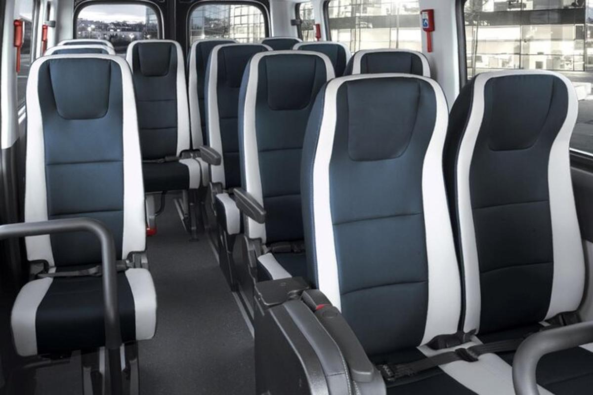 rida tühje istmeid bussis