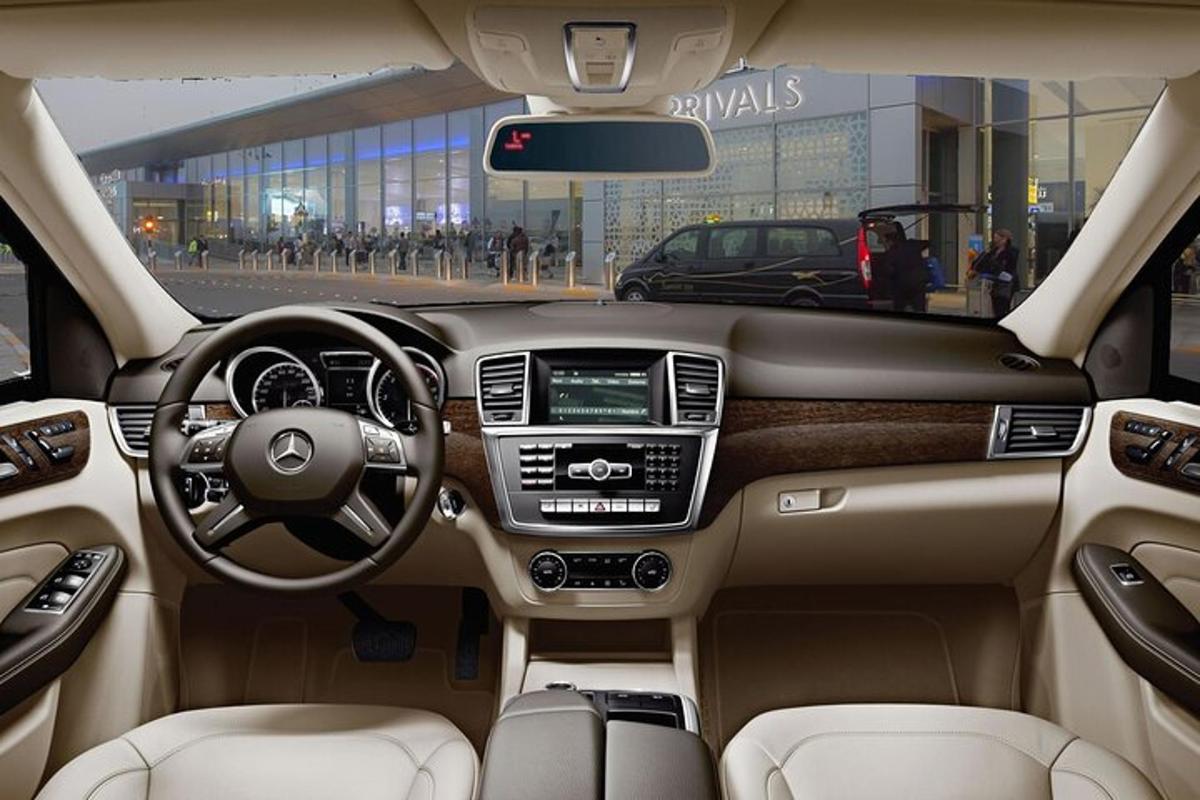 Útsýni yfir stjórnklefa Acedes Benz bíls