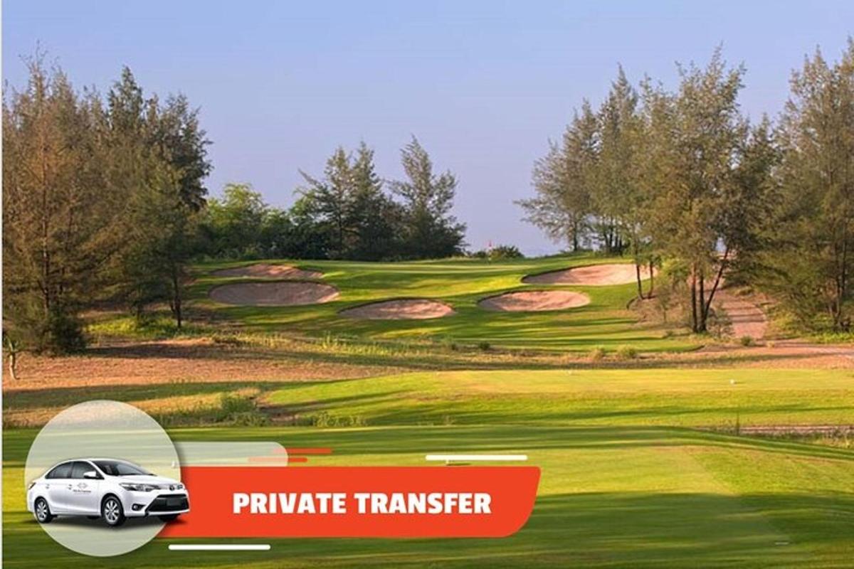 egy golfpályán parkoló autó plakátja