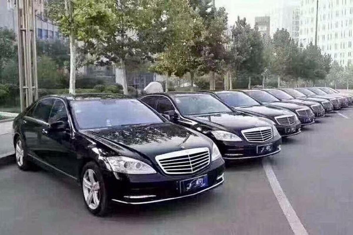 a row of parked cars parked in a parking lot