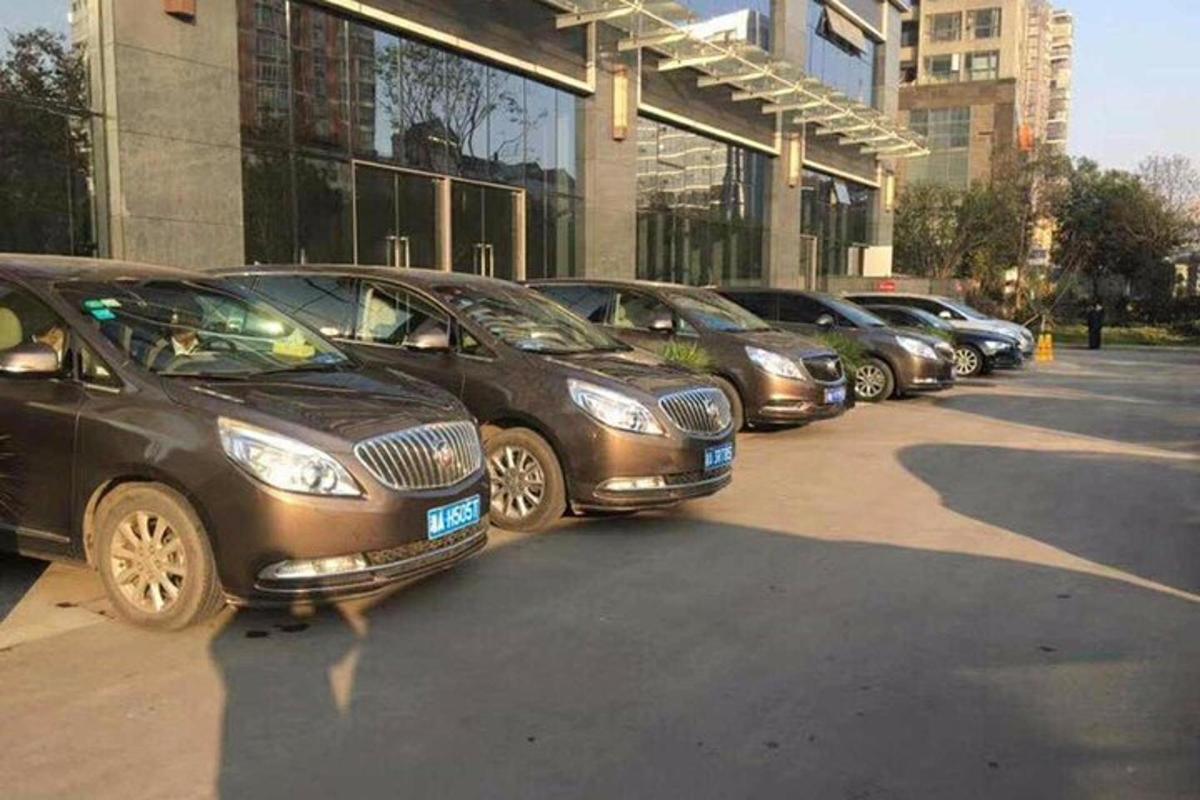 a row of cars parked in a parking lot